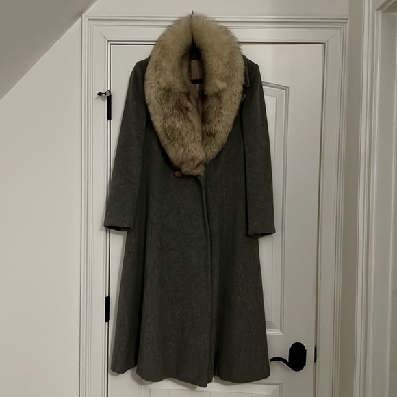 STUNNING! SUPER RARE Vintage ‘MONTALDO’S’ Gray Regency Cashmere And Fur Coat! - Picture 4 of 16